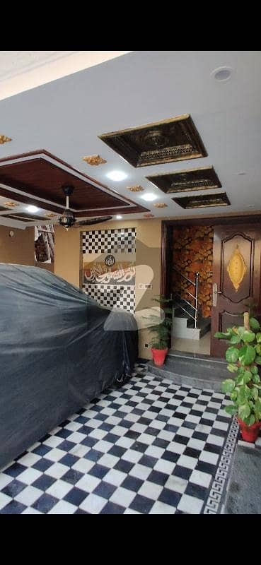 بحریہ نشیمن ۔ سن فلاور بحریہ نشیمن,لاہور میں 5 کمروں کا 8 مرلہ مکان 2.3 کروڑ میں برائے فروخت۔