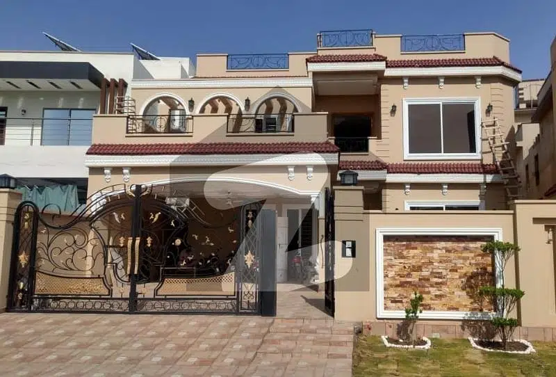 On Excellent Location In Wapda Town Phase 2 House For sale Sized 20 Marla