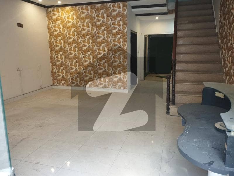 مین بلیوارڈ گلبرگ گلبرگ,لاہور میں 7 کمروں کا 1 کنال مکان 4.5 لاکھ میں کرایہ پر دستیاب ہے۔
