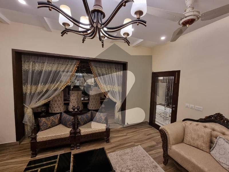 واپڈا ٹاؤن لاہور میں 5 کمروں کا 1 کنال مکان 6.5 کروڑ میں برائے فروخت۔