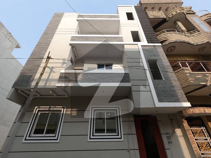 کورنش سوسائٹی سکیم 33,کراچی میں 9 کمروں کا 6 مرلہ مکان 3.5 کروڑ میں برائے فروخت۔