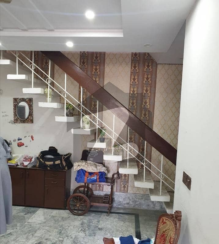 ماڈل ٹاؤن لاہور میں 4 کمروں کا 8 مرلہ مکان 4.57 کروڑ میں برائے فروخت۔
