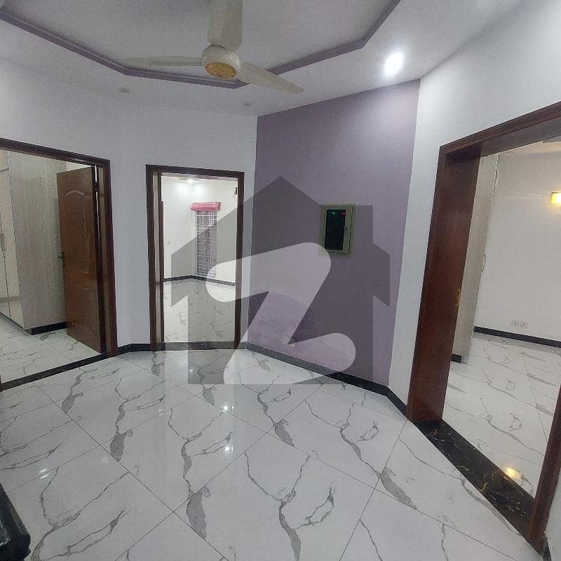 ڈیوائن گارڈنز لاہور میں 4 کمروں کا 10 مرلہ مکان 4.15 کروڑ میں برائے فروخت۔