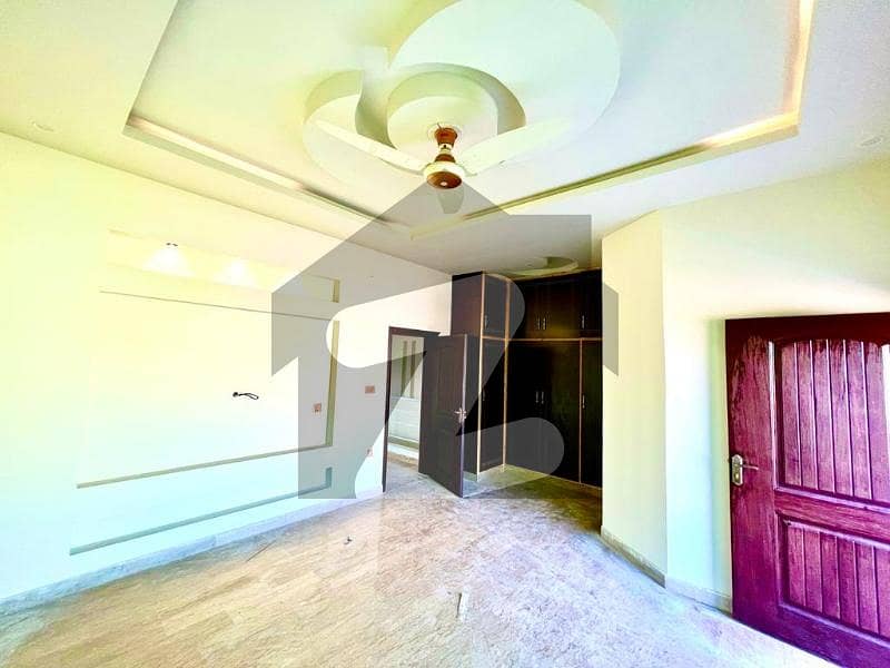 10 MARLA WITH BASEMENT FULL HOUSE FOR RENT F-17 ISLAMABAD SUI GAS ELECTRICITY WATER SUPPLY AVAILABLE NEAR TO MAIN MARKAZ