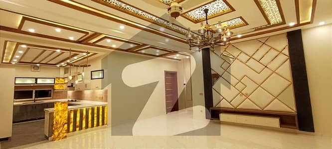 Sophisticated 1-Kanal Designer Home for Sale: Timeless Elegance Awaits!