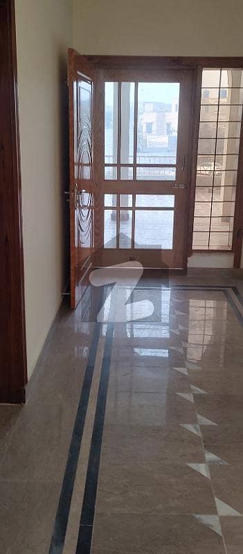 جوہر ٹاؤن لاہور میں 4 کمروں کا 1 کنال بالائی پورشن 98.0 ہزار میں کرایہ پر دستیاب ہے۔