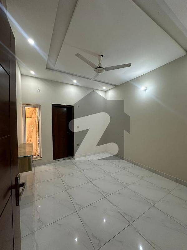 الکبیر ٹاؤن رائیونڈ روڈ,لاہور میں 6 کمروں کا 6 مرلہ مکان 80.0 ہزار میں کرایہ پر دستیاب ہے۔