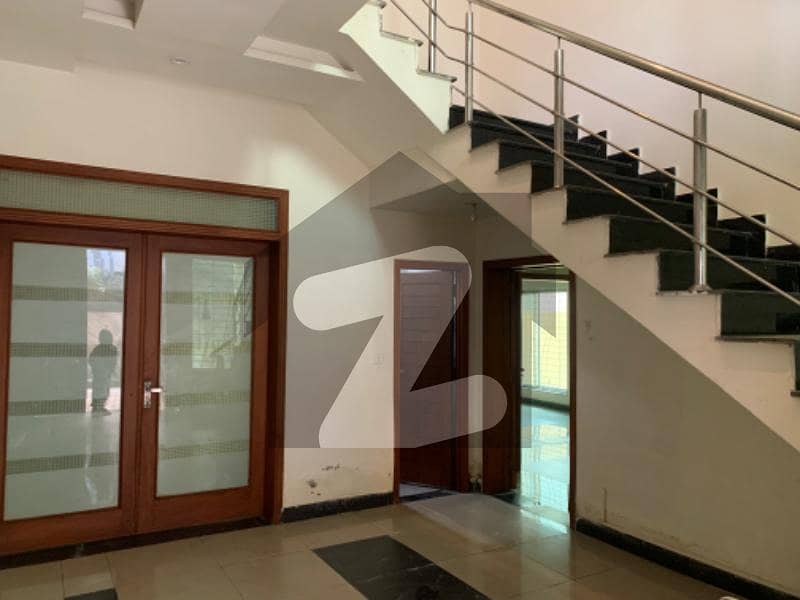 ایچیسن سوسائٹی لاہور میں 8 کمروں کا 1 کنال مکان 4.0 لاکھ میں کرایہ پر دستیاب ہے۔