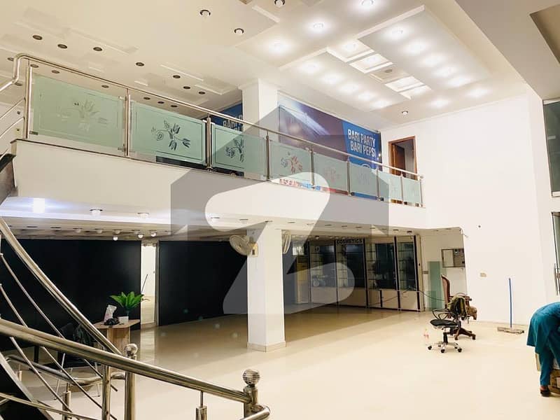 ائیرپورٹ روڈ لاہور میں 10 مرلہ عمارت 3.0 لاکھ میں کرایہ پر دستیاب ہے۔