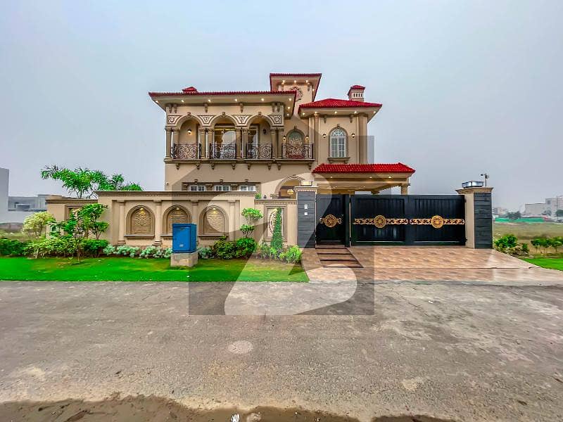 KANAL ROYAL DESIGN BUNGALOW FOR SALE HOT LOCATION IN PHASE 6