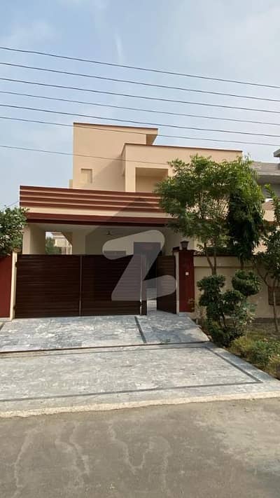 سینٹرل پارک ہاؤسنگ سکیم لاہور میں 5 کمروں کا 10 مرلہ مکان 2.5 کروڑ میں برائے فروخت۔