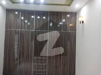 بحریہ ٹاؤن سیکٹر سی بحریہ ٹاؤن,لاہور میں 5 کمروں کا 10 مرلہ مکان 1.0 لاکھ میں کرایہ پر دستیاب ہے۔