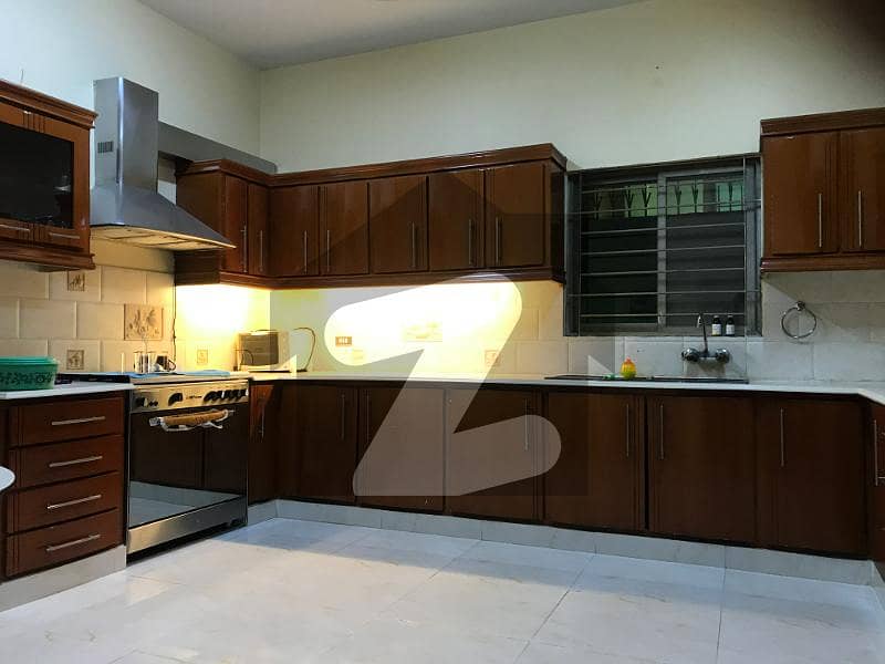 600 Yards 4 Beds Ground Floor Neat And Clean Portion With A Beautiful Garden And Big Garage In A Super Secure Locality Near Aga Khan Suitable For Foreigners, Expatriates And Senior Corporate Executives