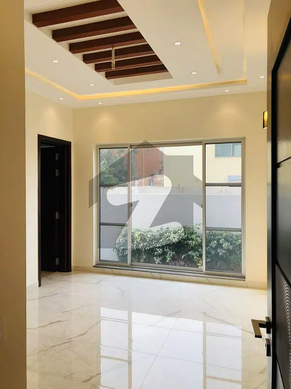 01 KANAL HOUSE WITH FULL BASEMENT FOR SALE IN DHA PHASE 1