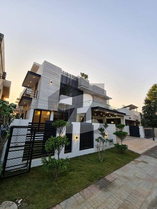 Super Modern 1 Kanal House For Sale Near Central Park DHA Defence Phase