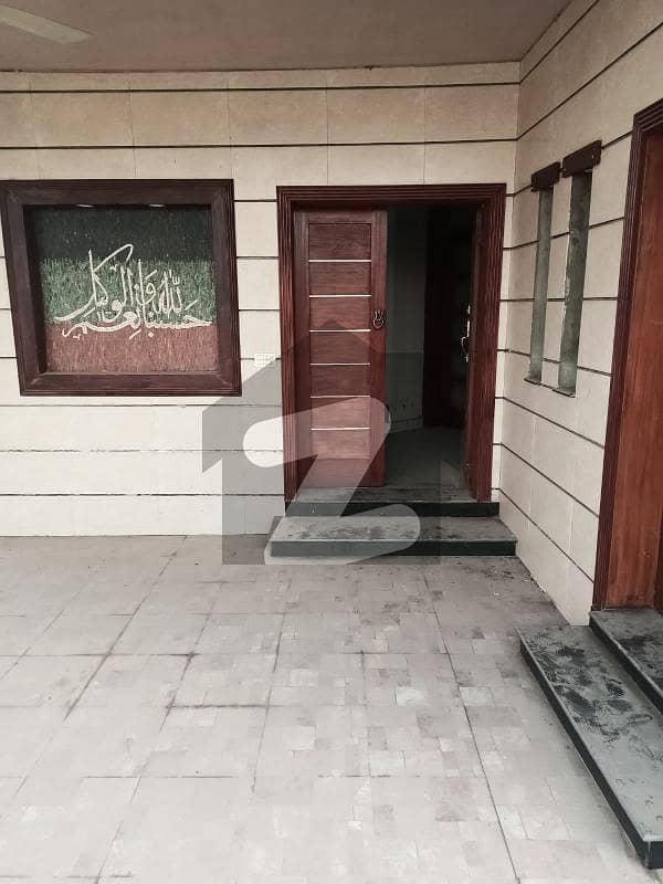 10 Marla Facing Park (With Gas) Upper Portion For Rent In Lake City Sector M-2a