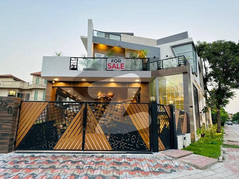 Luxury 1 Kanal Designer Brand New House For Sale
