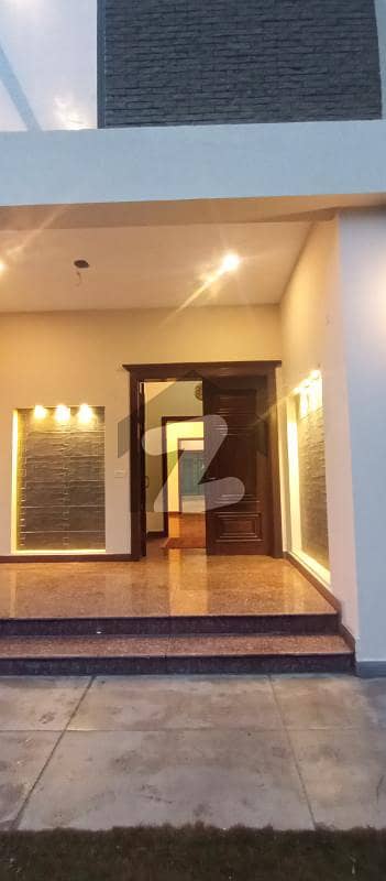 سرور روڈ کینٹ,لاہور میں 6 کمروں کا 1 کنال مکان 4.5 لاکھ میں کرایہ پر دستیاب ہے۔