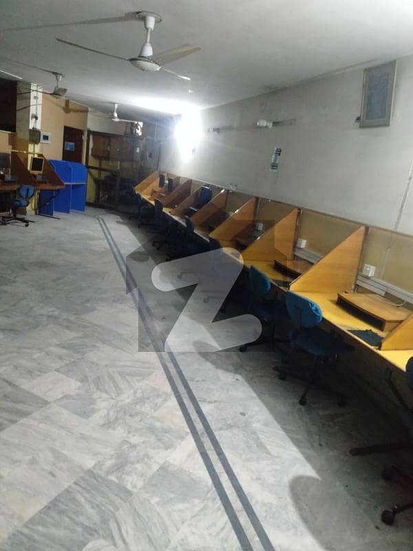 علا مہ اقبال روڈ لاہور میں 4 کمروں کا 1 کنال دفتر 1.9 لاکھ میں کرایہ پر دستیاب ہے۔