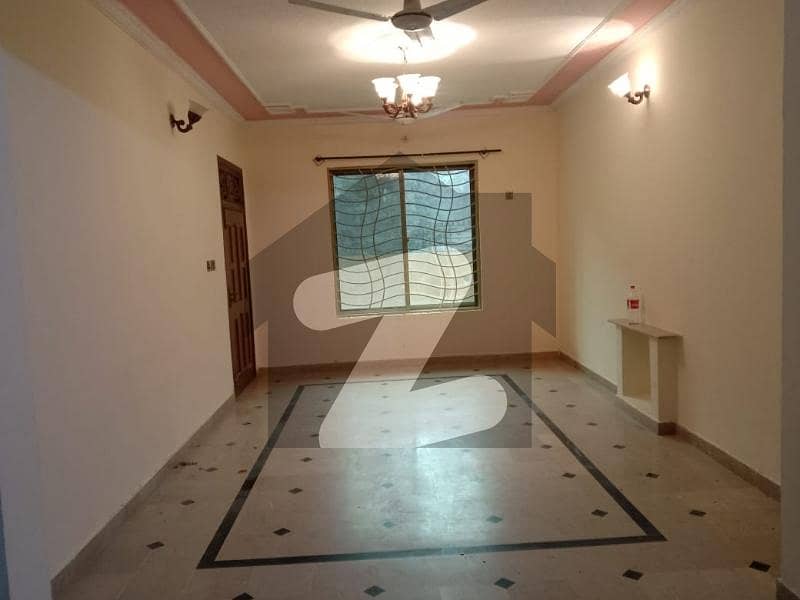 پی ڈبلیو ڈی ہاؤسنگ سکیم اسلام آباد میں 5 کمروں کا 10 مرلہ مکان 3.0 کروڑ میں برائے فروخت۔