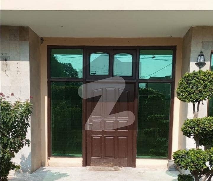 Prime Location In Model Town Extension Of Lahore, A 21 Marla House Is Available