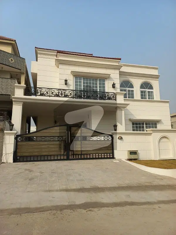 Looking For A Spacious And Luxurious House In Islamabad