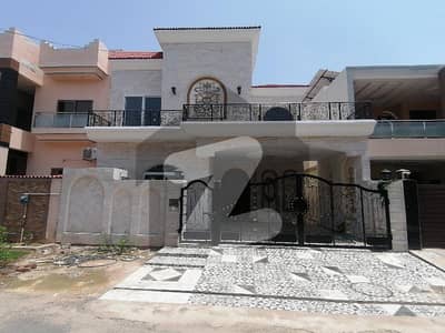 Investors Should Sale This Prime Location House Located Ideally In Wapda Town
