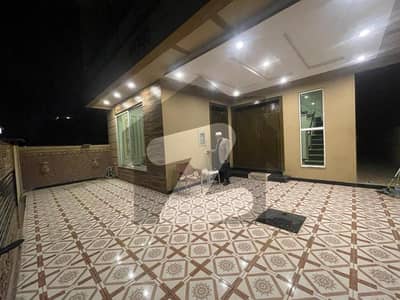 بحریہ ٹاؤن فیز 7 بحریہ ٹاؤن راولپنڈی,راولپنڈی میں 5 کمروں کا 10 مرلہ مکان 4.25 کروڑ میں برائے فروخت۔