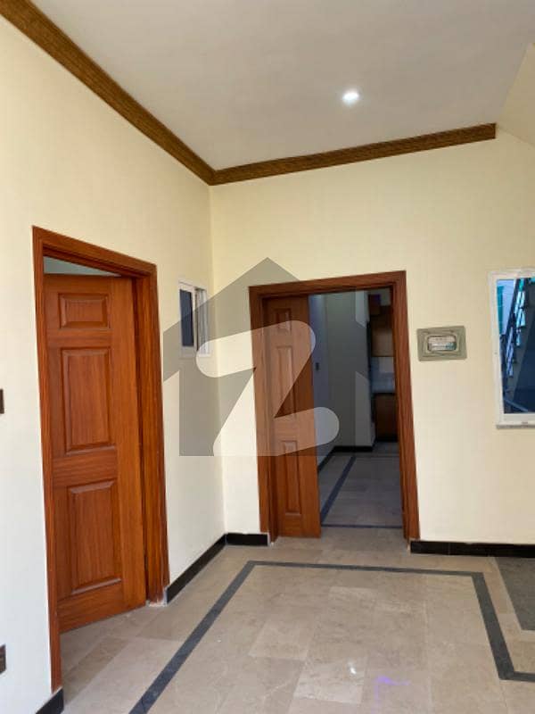 ایچ ۔ 13 اسلام آباد میں 5 کمروں کا 4 مرلہ مکان 1.6 کروڑ میں برائے فروخت۔