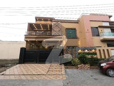 Prime Location 10 Marla House For sale In Rs. 28000000 Only