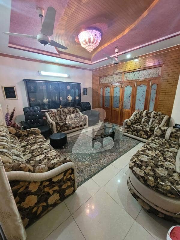 ریل ٹاؤن کینال سٹی لاہور میں 6 کمروں کا 12 مرلہ مکان 4.1 کروڑ میں برائے فروخت۔