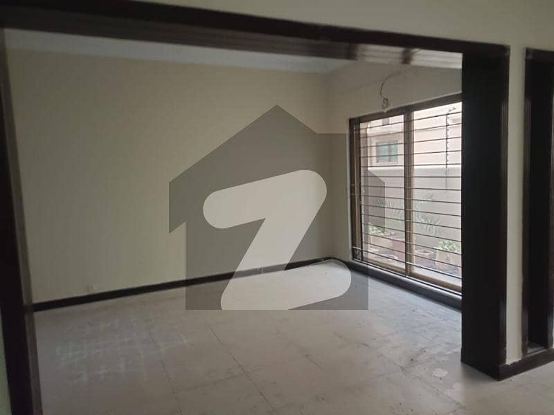 ای ایم ای سوسائٹی لاہور میں 5 کمروں کا 1 کنال مکان 6.15 کروڑ میں برائے فروخت۔