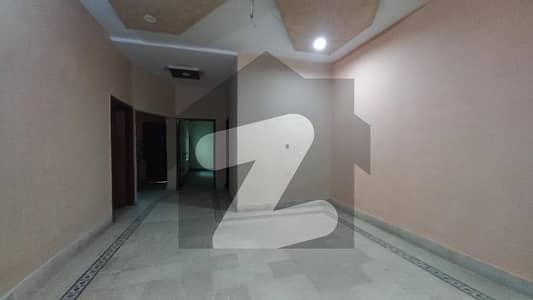 ایم اے جناح روڈ ملتان میں 4 کمروں کا 7 مرلہ مکان 45.0 ہزار میں کرایہ پر دستیاب ہے۔