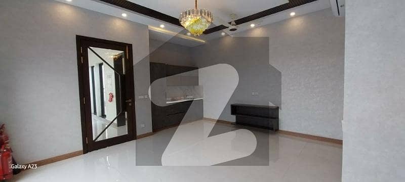 ڈی ایچ اے فیز 8 ڈیفنس (ڈی ایچ اے),لاہور میں 5 کمروں کا 1 کنال مکان 9.85 کروڑ میں برائے فروخت۔
