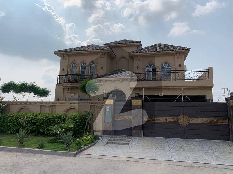 20 Marla Spacious House Available In Royal Orchard For Sale
