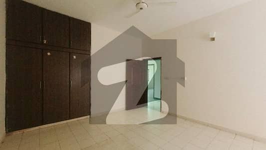 عسکری 11 ۔ سیکٹر بی عسکری 11,عسکری,لاہور میں 3 کمروں کا 10 مرلہ مکان 4.75 کروڑ میں برائے فروخت۔