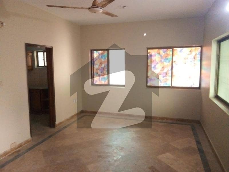 کلفٹن ۔ بلاک 1 کلفٹن,کراچی میں 4 کمروں کا 10 مرلہ مکان 1.4 لاکھ میں کرایہ پر دستیاب ہے۔