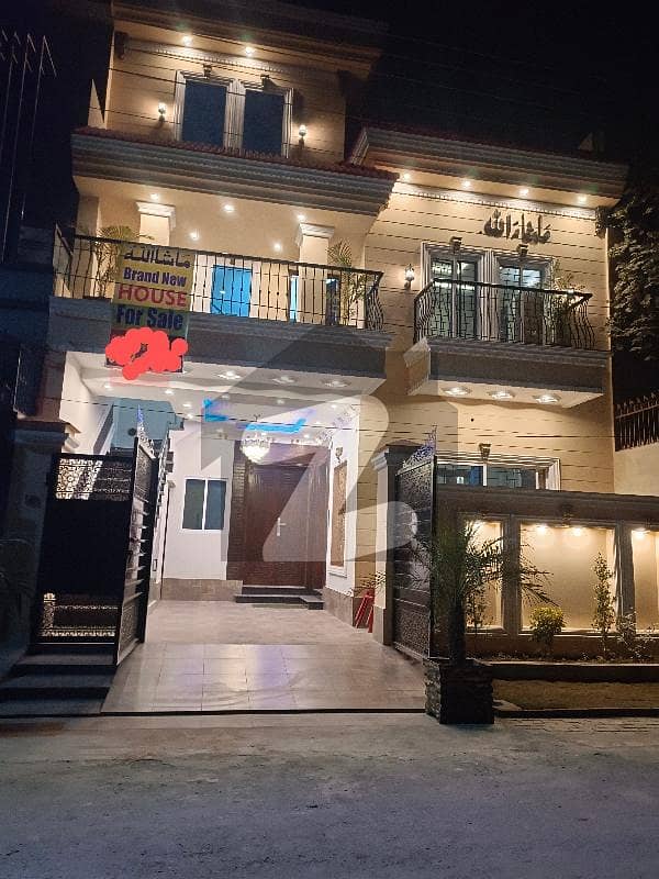 الرحمان گارڈن فیز 2 الرحمان گارڈن,لاہور میں 6 کمروں کا 6 مرلہ مکان 1.9 کروڑ میں برائے فروخت۔