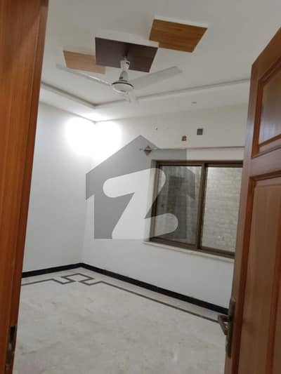 یونیورسٹی ٹاؤن پشاور میں 10 کمروں کا 12 مرلہ مکان 1.7 لاکھ میں کرایہ پر دستیاب ہے۔