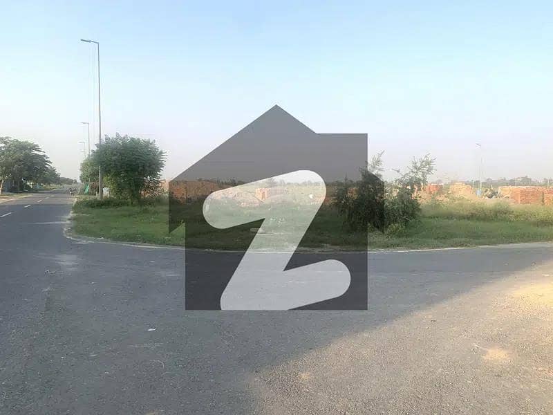 One Kanal FarmHouse plot for sale on Baraki Road