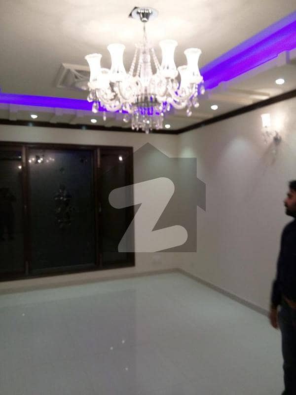 ڈی ایچ اے فیز 7 ڈی ایچ اے ڈیفینس,کراچی میں 6 کمروں کا 1 کنال مکان 10.5 کروڑ میں برائے فروخت۔