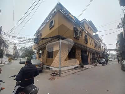 علامہ اقبال ٹاؤن لاہور میں 5 کمروں کا 4 مرلہ مکان 2.1 کروڑ میں برائے فروخت۔