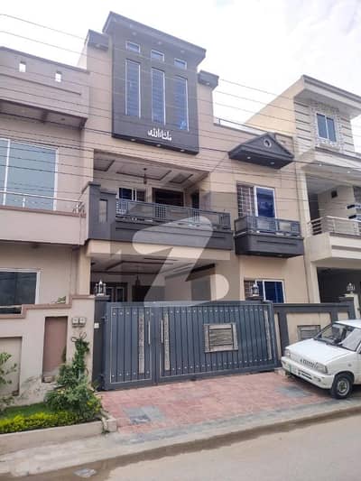 8 MARLA DOUBLE STOREY HOUSE IS AVAILABLE FOR SALE