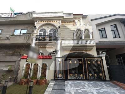 کینال گارڈن - ٹپ سیکٹر کینال گارڈن,لاہور میں 4 کمروں کا 5 مرلہ مکان 1.88 کروڑ میں برائے فروخت۔