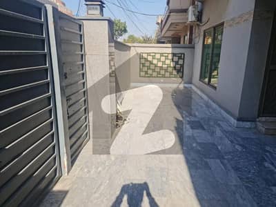 10 SLIGHTLY USED HOUSE IA AVAILABLE FOR SALE ON TOP LOCATION OF F2 BLOCK WAPDA TOWN LAHORE