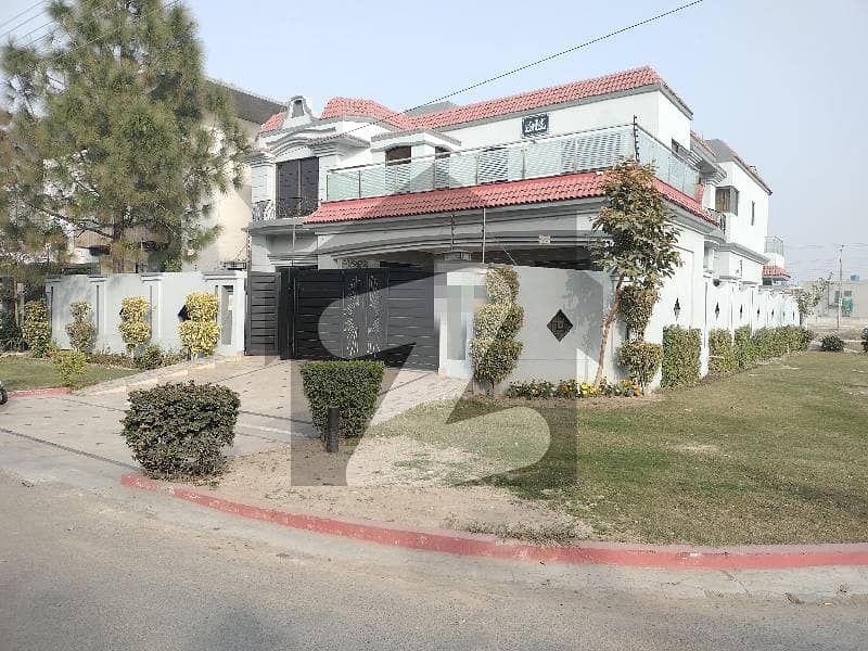 1 Kanal House For Sale 7 Beds Corner 60 Feet Road 1 Kanal House For Sale 7 Beds Corner 60 Feet Road