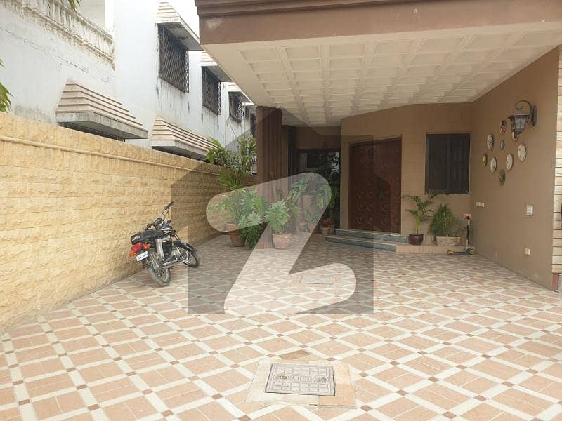 ڈی ایچ اے فیز 5 ڈی ایچ اے ڈیفینس,کراچی میں 5 کمروں کا 1 کنال مکان 9.9 کروڑ میں برائے فروخت۔