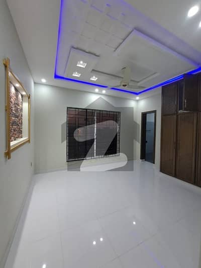 USMAN D ONE KANAL SLIGHTLY USED HOUSE FOR SALE PROPER DOUBLE UNIT NEAR TO PARK MOSQUE COMMERCIAL