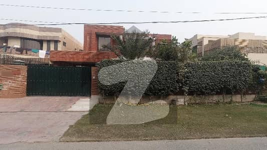 Prime Location House 1 Kanal For Sale In DHA Phase 3 - Block W