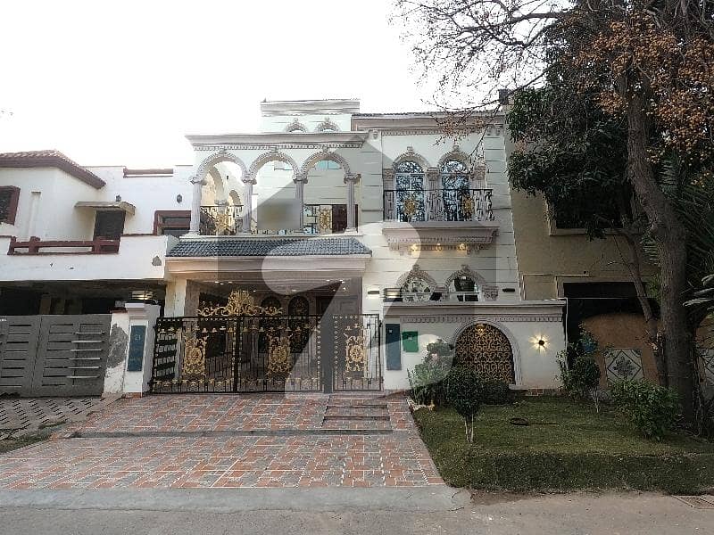 8 Marla Stunning Spanish Villa Available for Sale in BAHRIA TOWN LAHORE